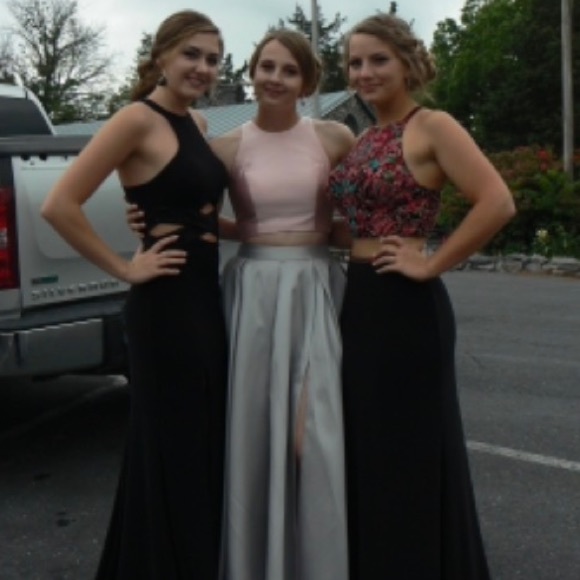 PROM DRESS - Picture 3 of 3